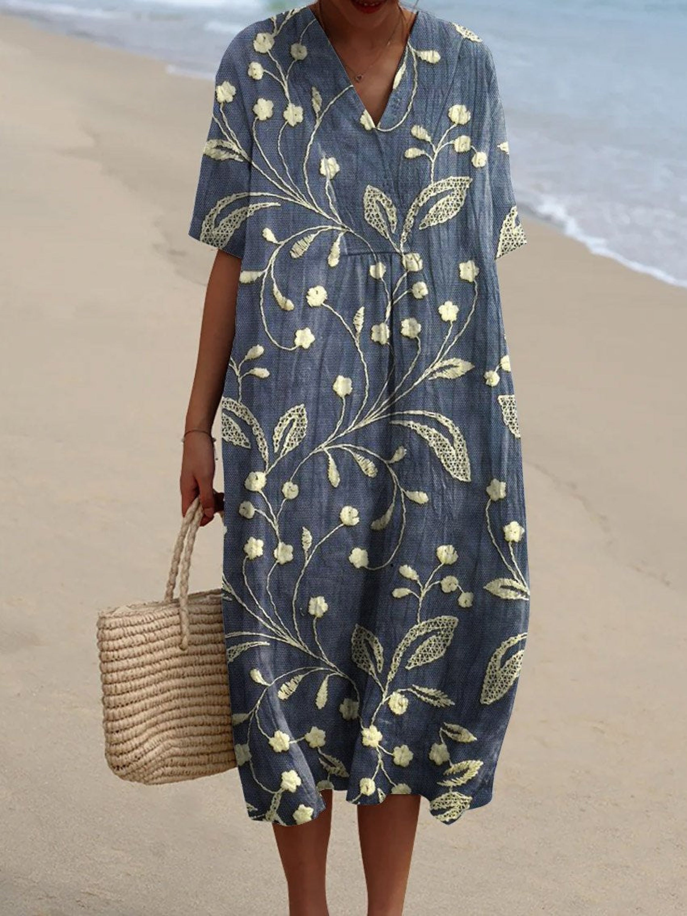 Méliane – Robe fleurie bleu profond et col en V